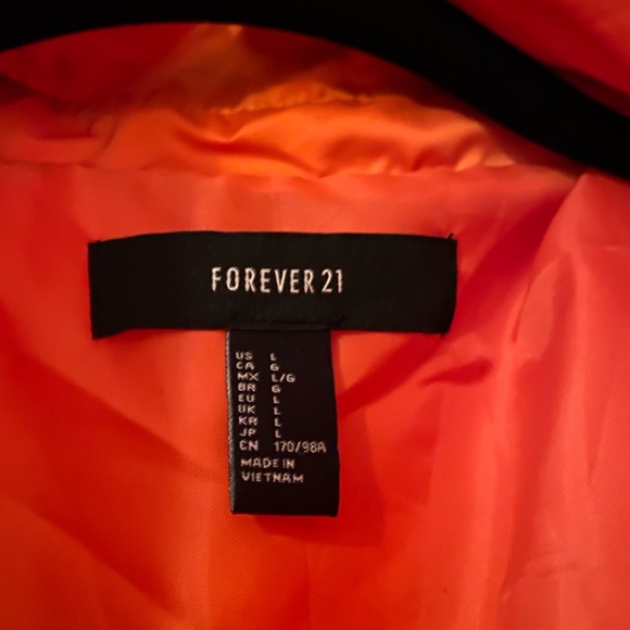 Fashion Capitols of the World windbreaker - Picture 3 of 3